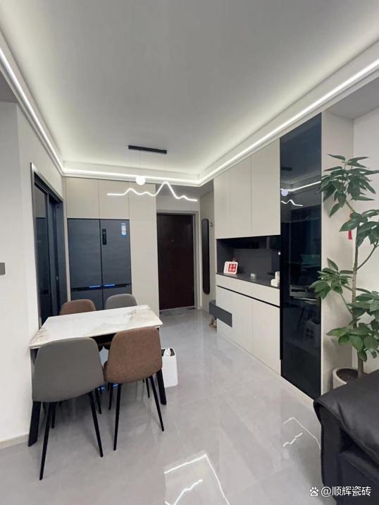 kaiyun网站：顺辉瓷砖·岩板品质装修实例｜简约而不简单的家居设计美学(图3)