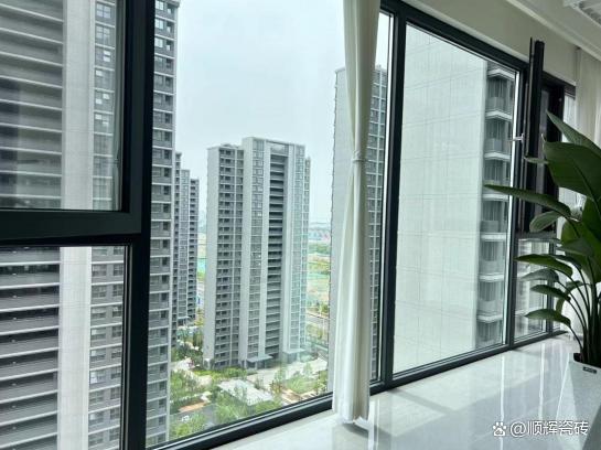 kaiyun网站：顺辉瓷砖·岩板品质装修实例｜简约而不简单的家居设计美学(图2)