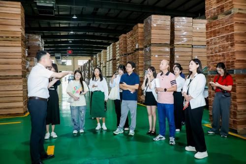 2024世界地板大会召开久盛纯实木地暖地板荣膺中国国家品牌等七大殊荣(图7)