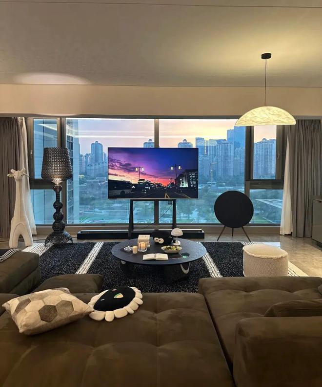 kaiyun：广东一女子卖掉深圳的房一家三口住进佛山233平