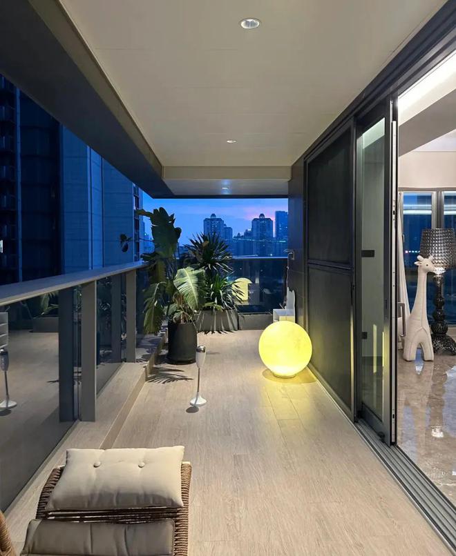 kaiyun：广东一女子卖掉深圳的房一家三口住进佛山233平米的家超大横厅高级感十足！(图10)