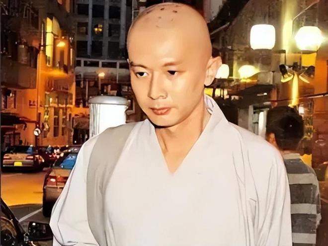 kaiyun入口：一晚输光1亿后他放弃267亿家产跑去当和尚：除了钱我一无所有(图7)