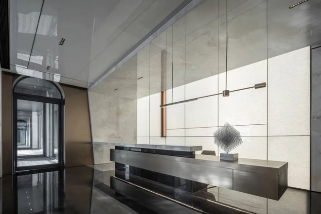 镜界探索：售楼中心的光影之旅(图2)