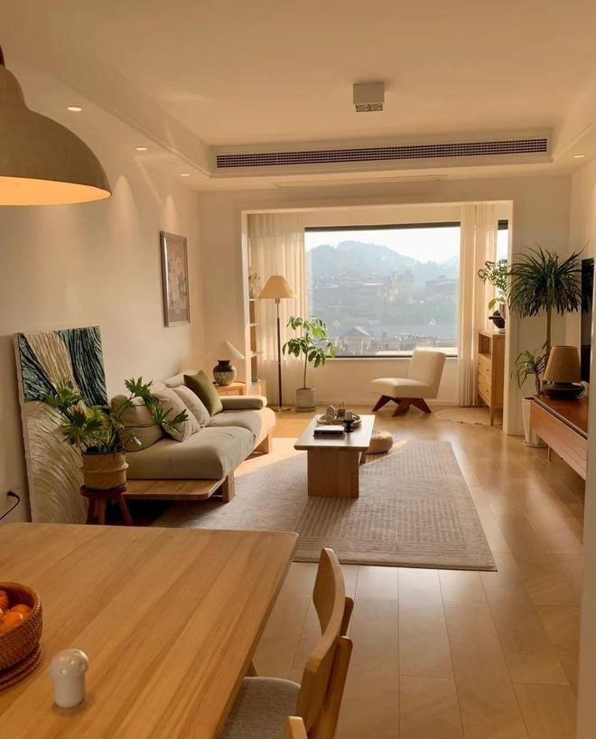 kaiyun：原木极简主义创造宁静舒适的家居空间(图2)