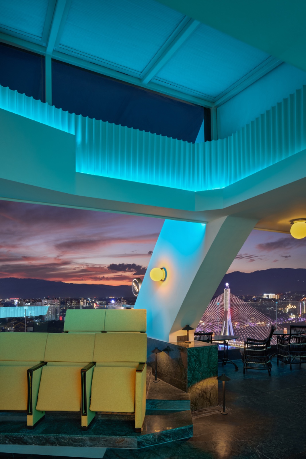 kaiyun网站：方糖作品｜Cháo巢酒店：云端上的梦之剧院(图5)