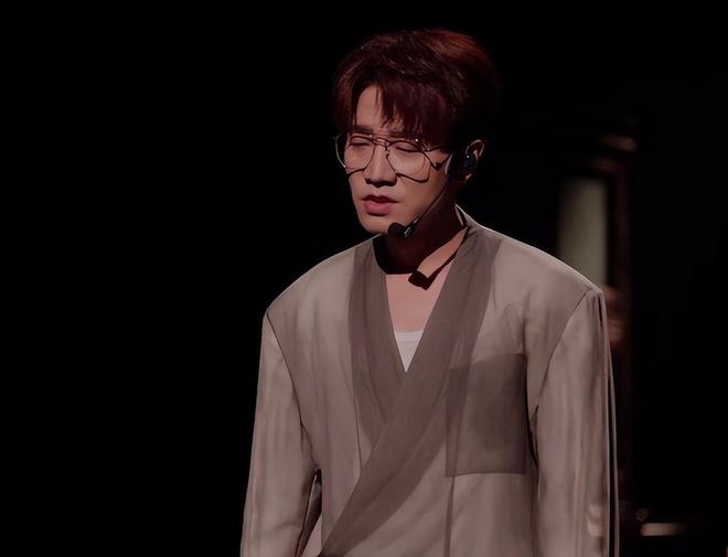 kaiyun网站：《披哥》听懂严屹宽对胡夏的评价才明白王铮亮为什么输给李克勤(图13)