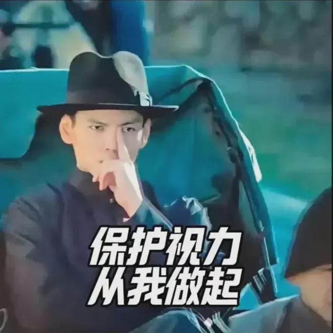 16天仅百万票房！向佐回应频繁摸鼻梁游本昌道破他19年不火原因(图12)