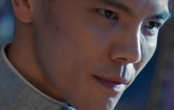 16天仅百万票房！向佐回应频繁摸鼻梁游本昌道破他19年不火原因(图16)