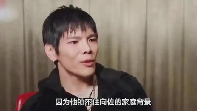 16天仅百万票房！向佐回应频繁摸鼻梁游本昌道破他19年不火原因(图32)