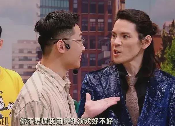 16天仅百万票房！向佐回应频繁摸鼻梁游本昌道破他19年不火原因(图29)