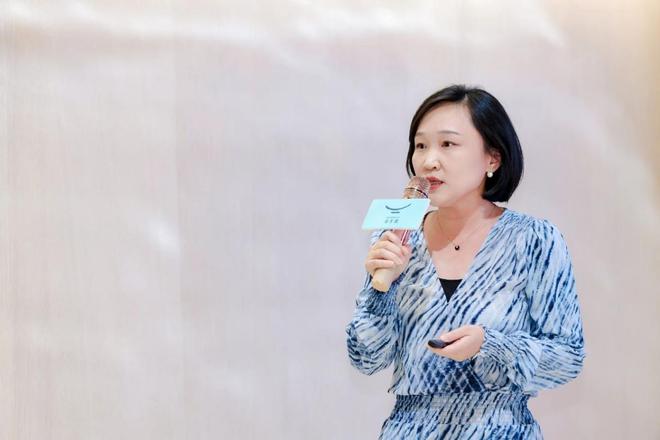 kaiyun：「她说」女性主体设计沙龙耀见玫瑰人生的热爱与诗意！(图5)