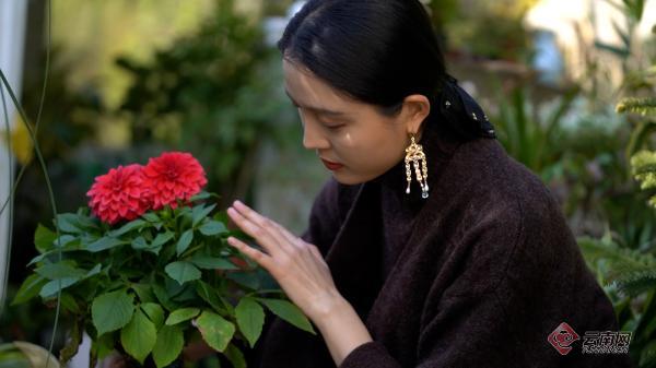 从T台到花田90后诗蝶一路繁花_新华网(图3)