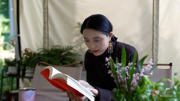 从T台到花田90后诗蝶一路繁花_新华网(图6)