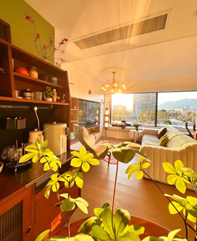 kaiyun：浙江一女子晒两个人住108的家不拆不改将原木风