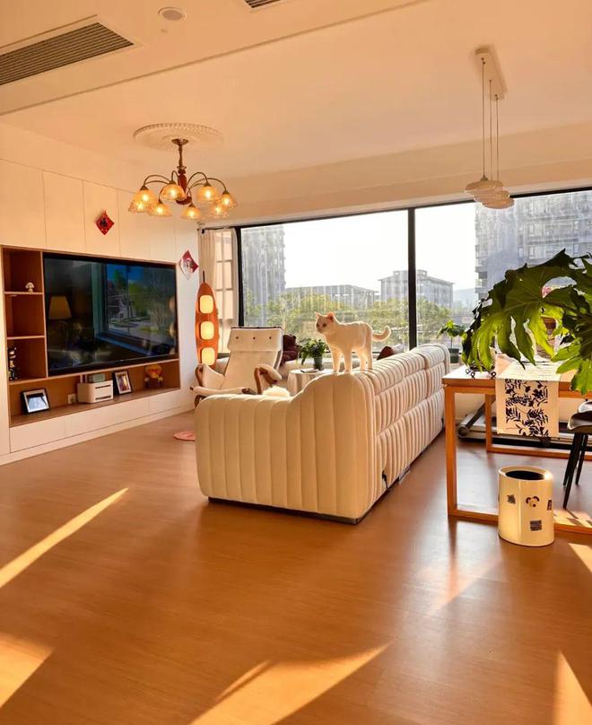 kaiyun：浙江一女子晒两个人住108的家不拆不改将原木风格做到极致太爽啦！(图6)