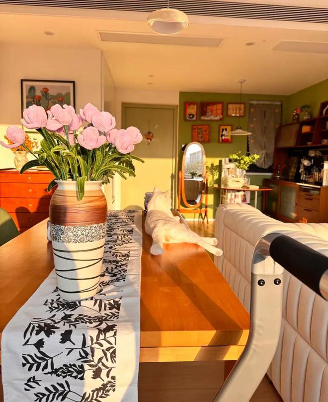 kaiyun：浙江一女子晒两个人住108的家不拆不改将原木风格做到极致太爽啦！(图7)