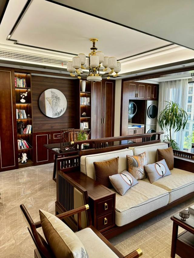 kaiyun：一位太太晒出新中式风格的家凭一个客厅吸引了上万粉丝(图5)