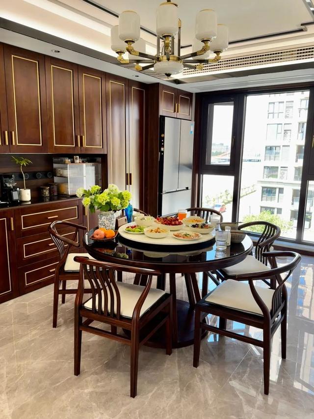 kaiyun：一位太太晒出新中式风格的家凭一个客厅吸引了上万粉丝(图7)