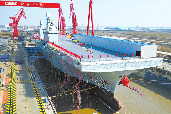 被称“无人机航母”中国海军获“新海上战力”外媒关注四川舰带来新突破(图2)