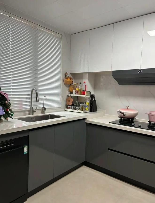 kaiyun：湖南女子晒一家三口住108㎡的家用“省钱”的方式做出“很贵”的极简风太会装修了！(图5)