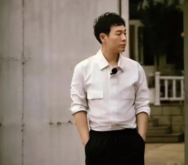 被4位名导力挺的张颂文和被全网踩的赵露思揭开娱乐圈遮羞布(图6)