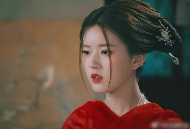 被4位名导力挺的张颂文和被全网踩的赵露思揭开娱乐圈遮羞布(图8)