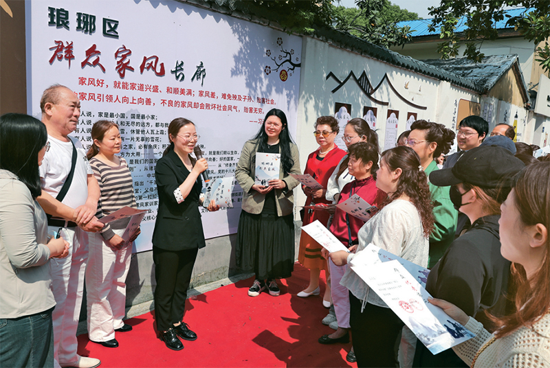 kaiyun网站：爱国爱家相亲相爱向上向善共建共享(图2)