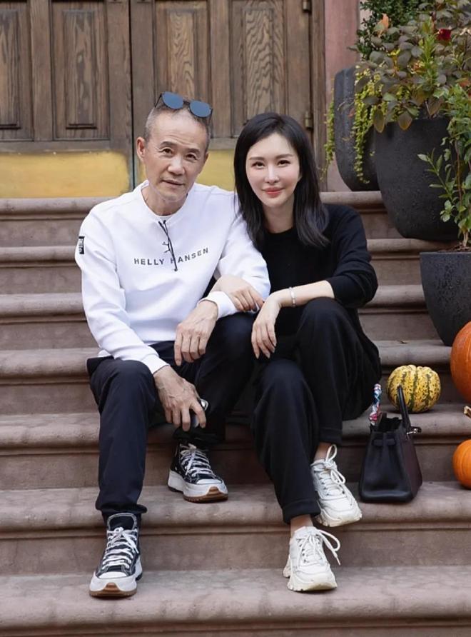 kaiyun：74岁王石携44岁妻子上杂志豪宅曝光睡10万床田朴珺谈相处秘诀(图2)