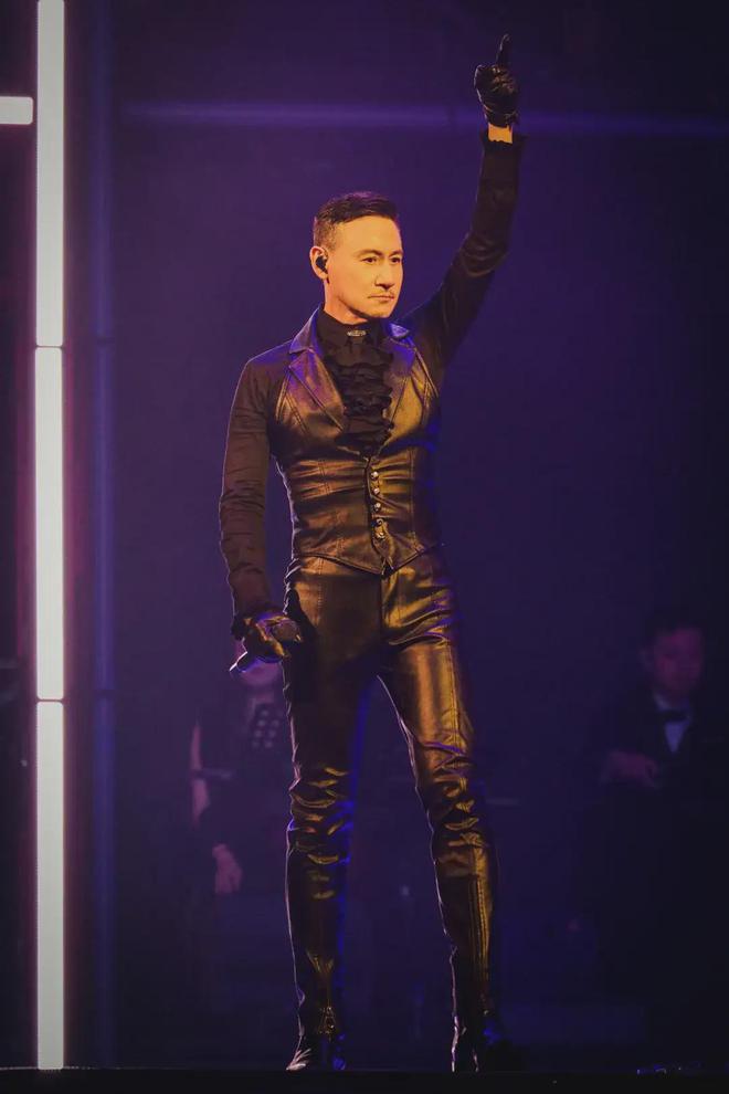 华语乐坛首位巡演破1000场的歌手终归还得是他(图2)