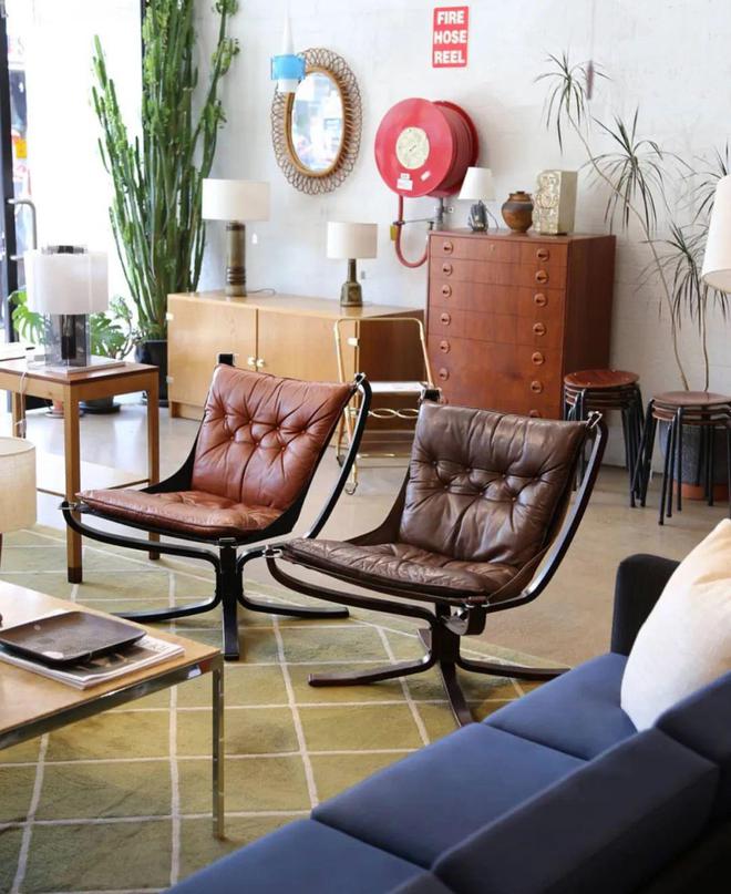 kaiyun网站：开扒Jennie新MV！她坐过的这些中古名椅暗藏百万级审美！(图10)