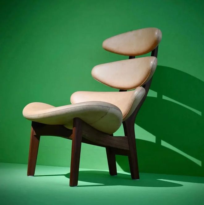 kaiyun网站：开扒Jennie新MV！她坐过的这些中古名椅暗藏百万级审美！(图16)