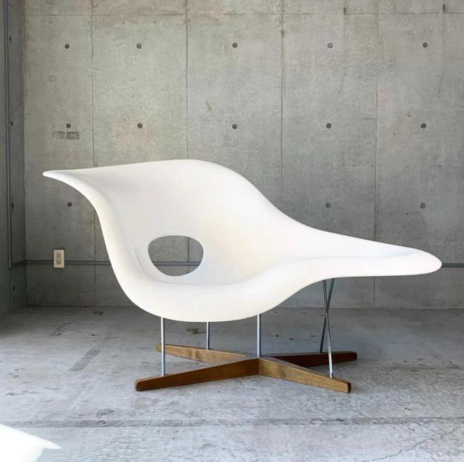 kaiyun网站：开扒Jennie新MV！她坐过的这些中古名椅暗藏百万级审美！(图27)