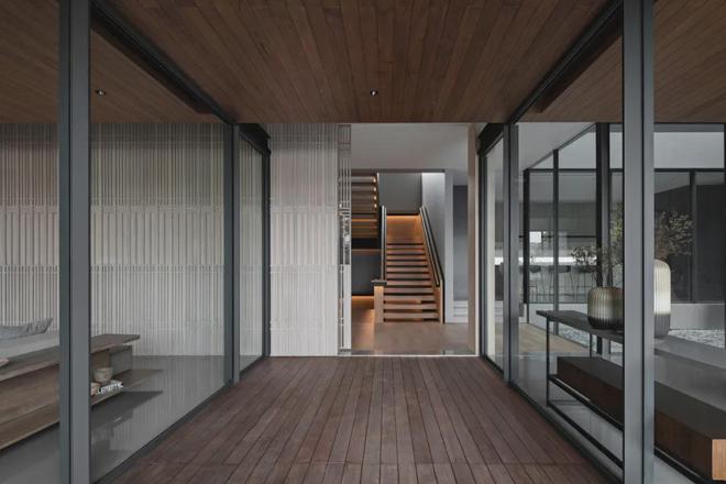 印尼千平被动式大宅巧用自然通风与采光打造舒适宜居空间(图7)