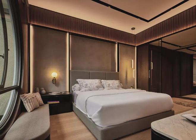 将锦鲤池和枯山水园地延伸到客厅打造与自然共生的禅意设计(图10)