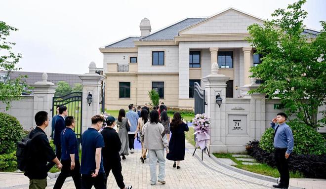 海源别墅举办高定艺术展以科技赋能沉浸式美学盛宴(图3)