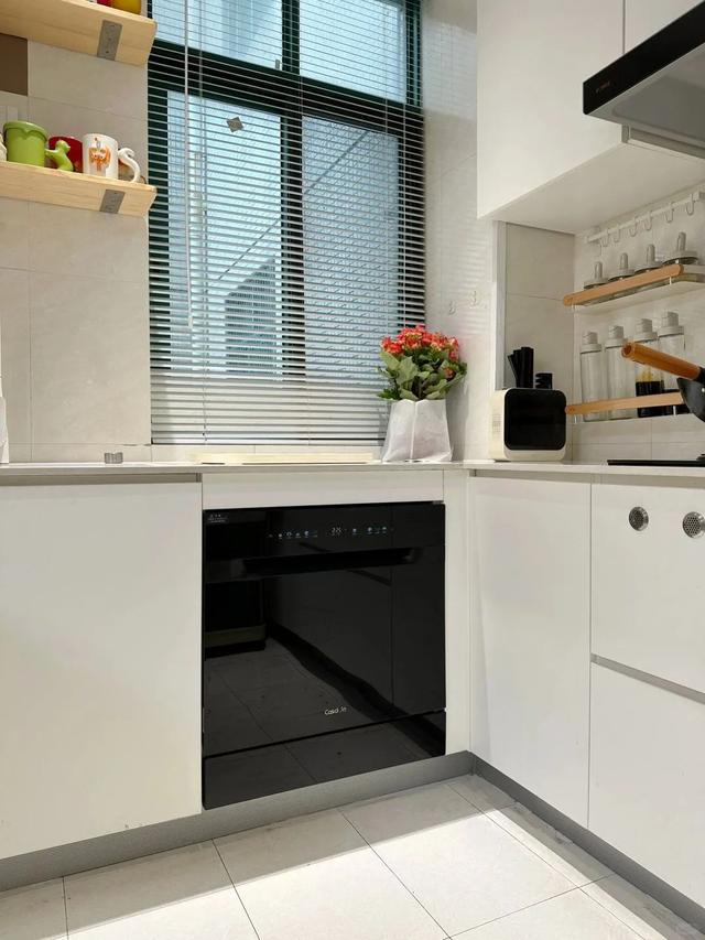 一户人家简约装修走红靠一个电视墙让无数人模仿(图6)