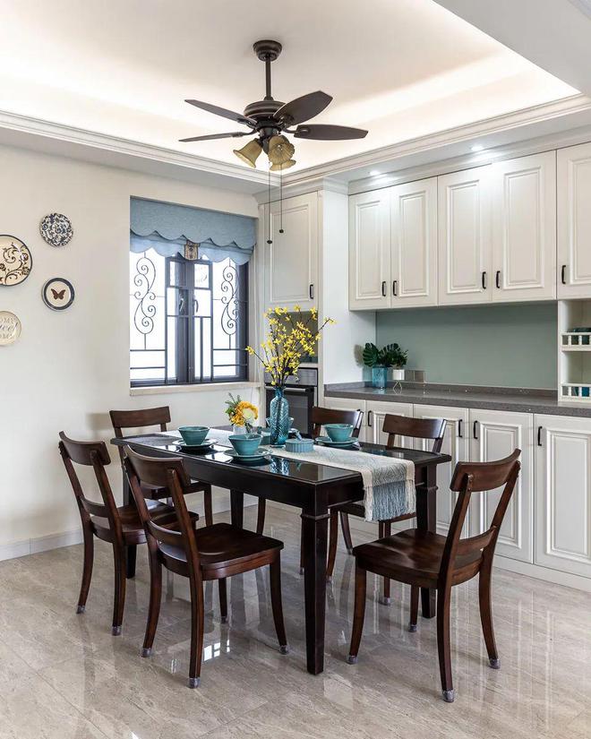 kaiyun网站：美式风装修的四居室硬装很简洁整体却很有格调也显档次(图2)