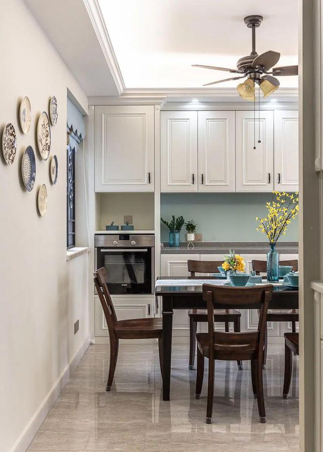 kaiyun网站：美式风装修的四居室硬装很简洁整体却很有格调