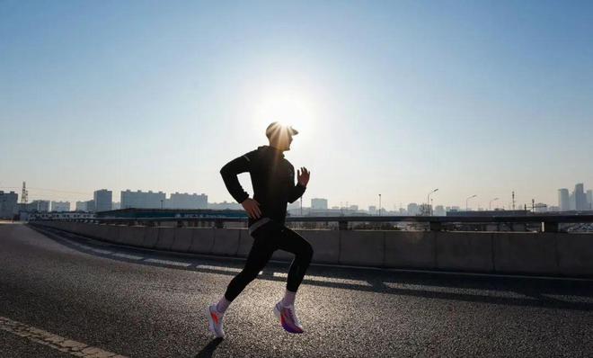 kaiyun网站：每周速报皮亚斯特里夺得2025F1中国大奖赛冠军苏翊鸣首摘世锦赛银牌创中国单板滑雪历史(图12)