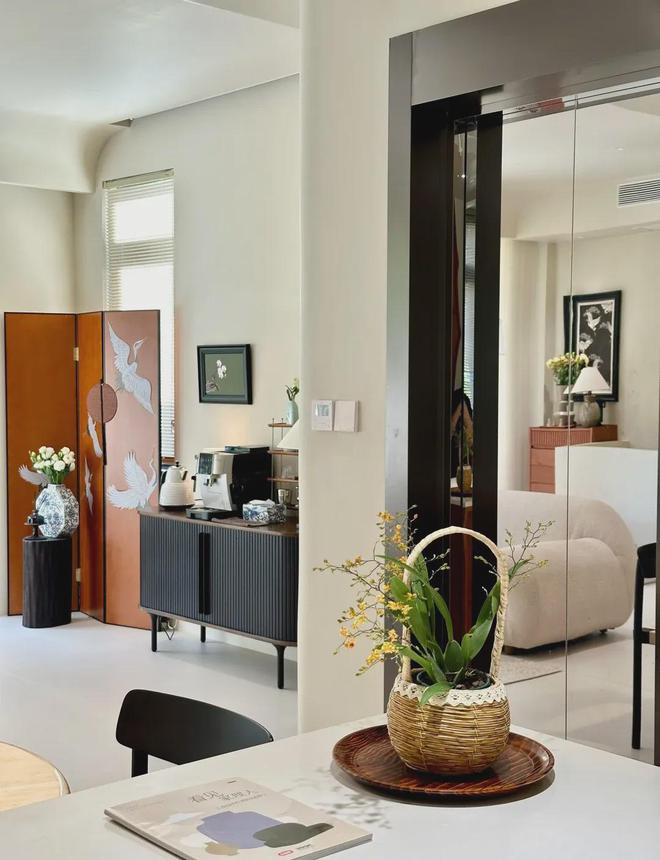 浙江95后280平大宅火了竟因4平阳台出圈新中式美翻网友(图2)