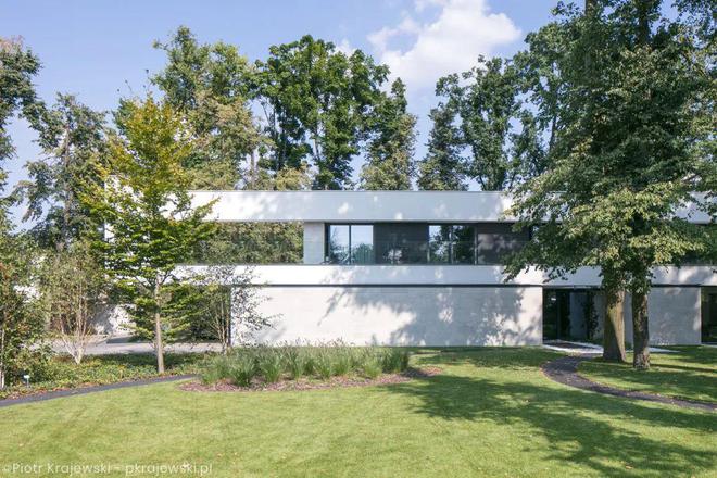 LONGHOUSE：狭长地块上的现代美学之居(图3)