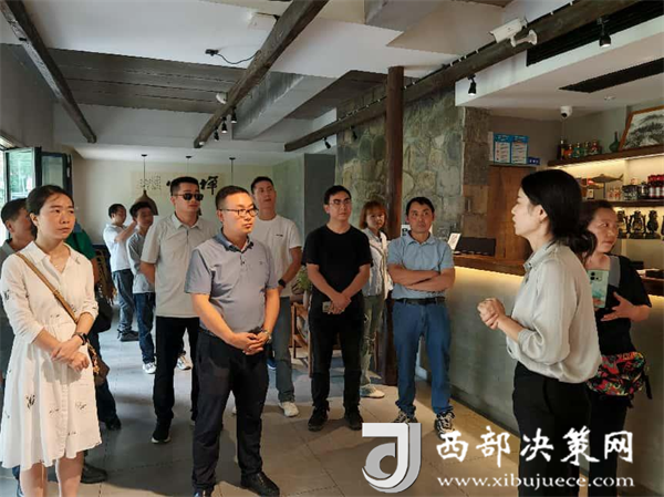 汉中市宁强县毛坝河镇：赴曾家山开展民宿观摩活动探寻“住得舒服”背后的故事(图3)