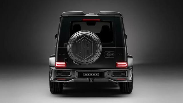 kaiyun网站：碳纤维美学重塑硬派豪华！英国UA改宽体奔驰G(图2)