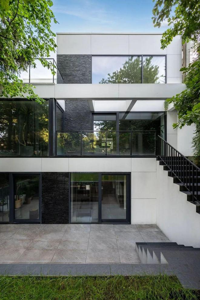 kaiyun入口：M8住宅：从“丑小鸭”到现代美学的蜕变(图3)