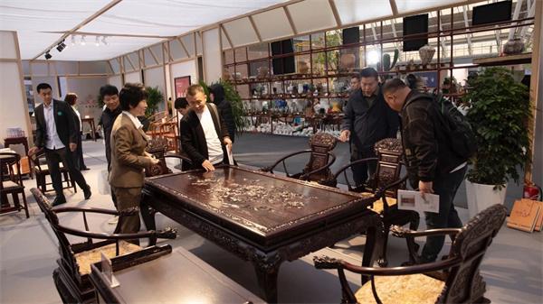 山东红木家具品牌巧夺天工青岛家具展实力圈粉(图4)