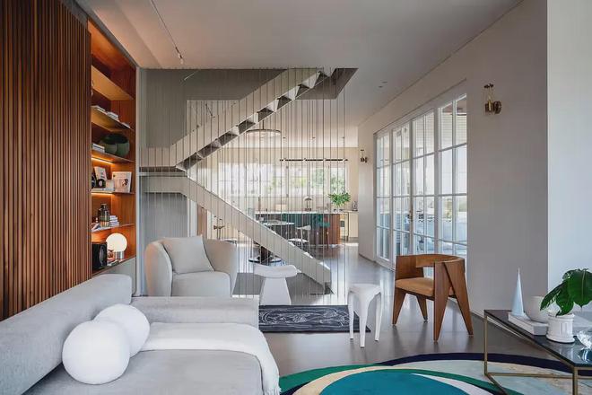 kaiyun网站：原木＋金属线条这才是我想象中的高级住宅感(图3)