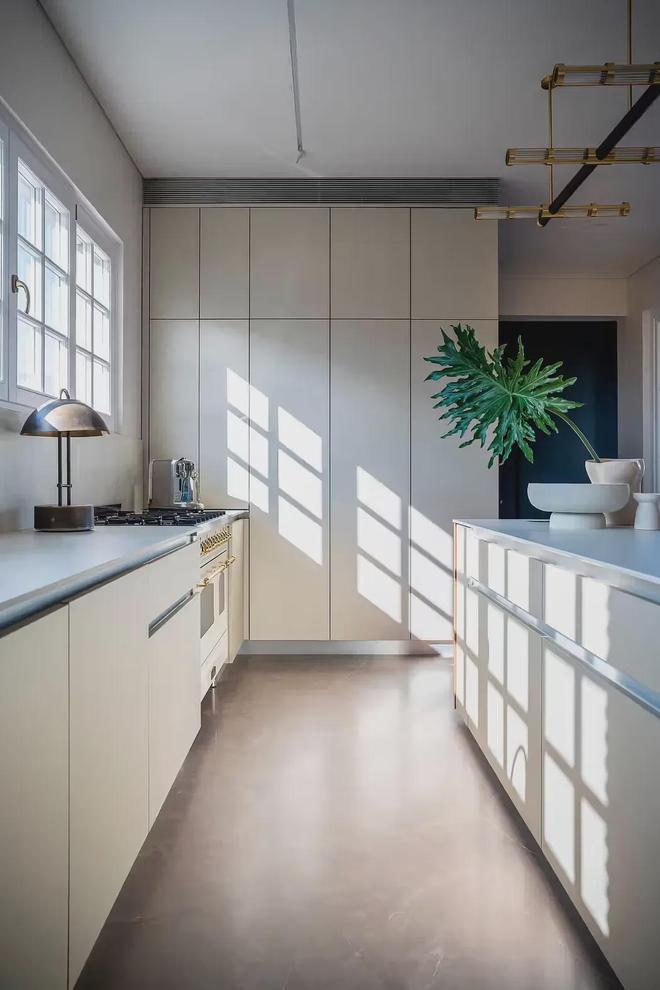 kaiyun网站：原木＋金属线条这才是我想象中的高级住宅感(图8)