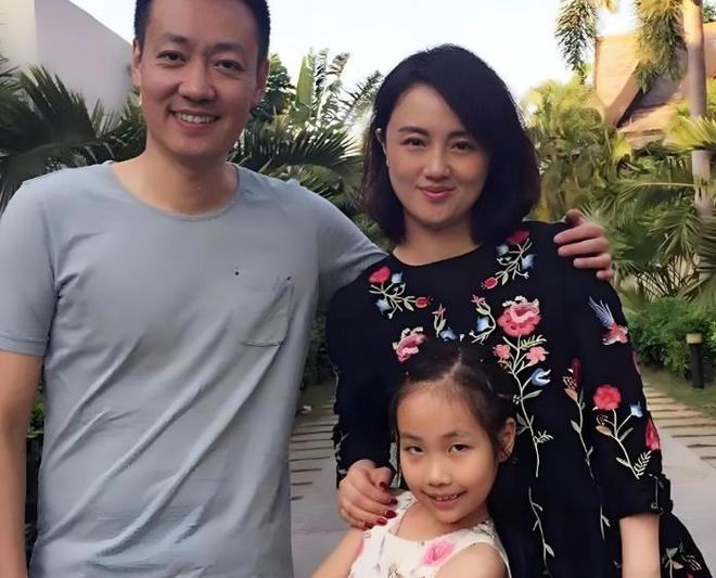 朱媛媛家庭情况：爸爸是工程师妈妈是医生姐姐是老师哥哥是画家(图9)