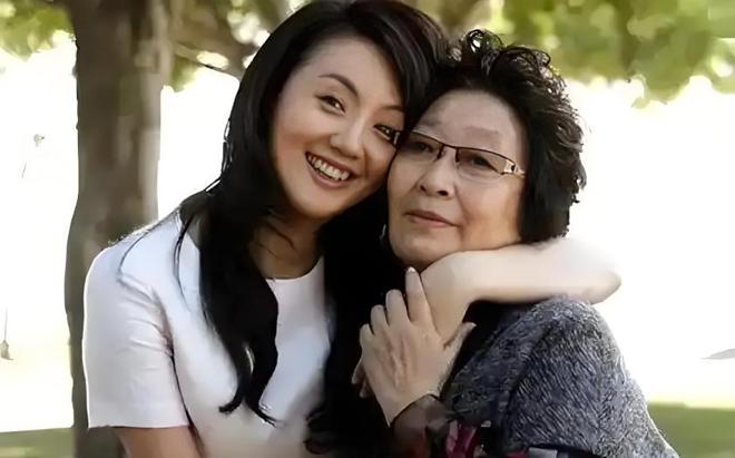 朱媛媛家庭情况：爸爸是工程师妈妈是医生姐姐是老师哥哥是画家(图3)