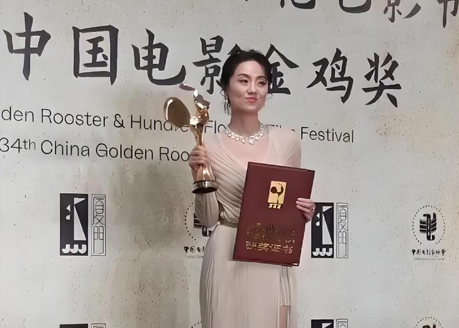 朱媛媛家庭情况：爸爸是工程师妈妈是医生姐姐是老师哥哥是画家(图10)